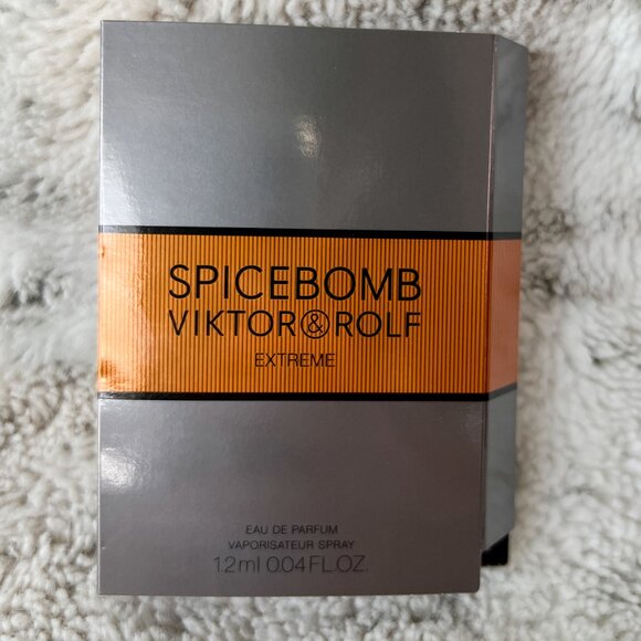 Viktor & Rolf 5-Piece Luxury Fragrance Set โ Good Fortune, Flowerbomb, Spicebomb - Picture 6 of 7